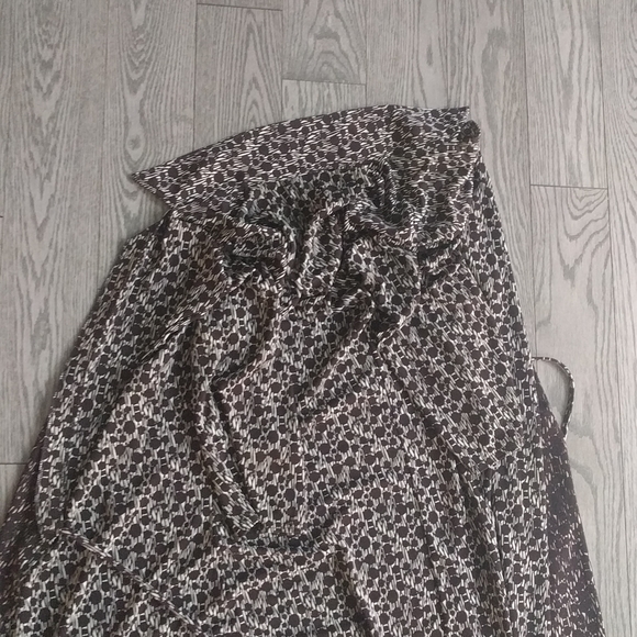 Beautiful dress by Studio🌸🌼🍀 - Picture 15 of 16